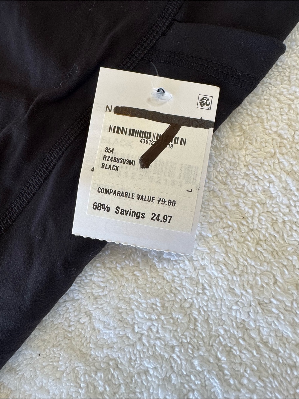 NWT Zella cropped leggings with pockets on the side. - Picture 3 of 8